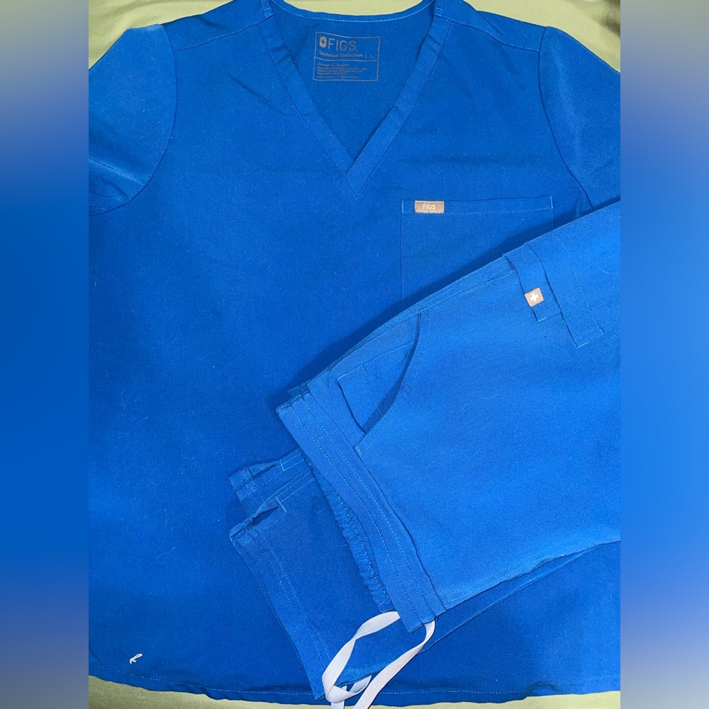 Women’s FIGS Scrub Set